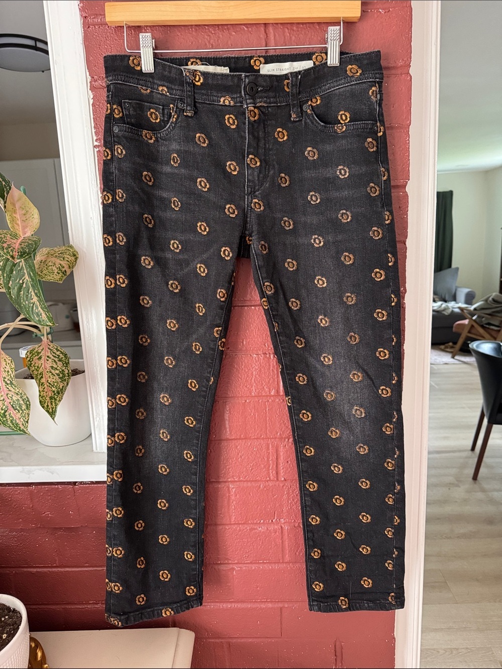 Pilcro Anthropologie Black Slim Straight Jeans w/ Bronze Embroidered Flowers 27